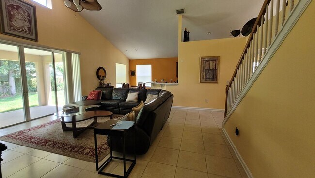 Building Photo - 8247 Hedgewood Dr