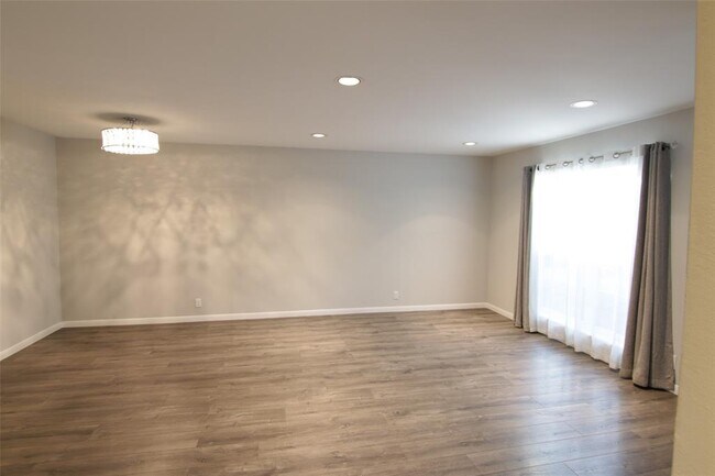 Building Photo - 12643 Huntingwick Dr
