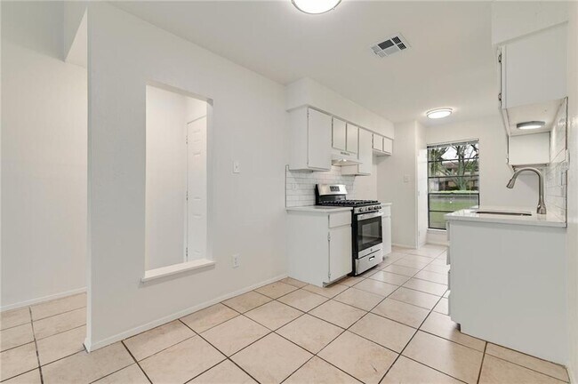 Foto del edificio - 1602 W Braker Ln