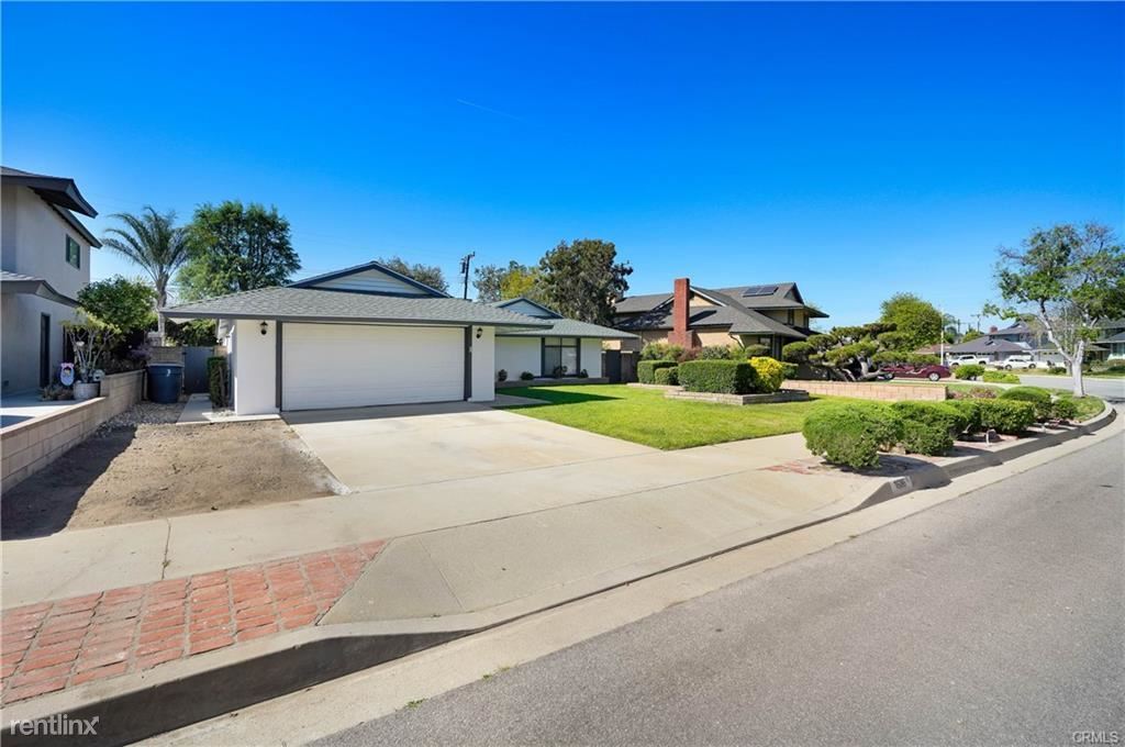 Foto principal - 4 br, 2 bath House - 1686 E Edgecomb St