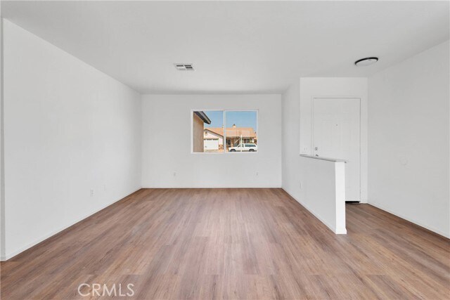 Building Photo - 15368 Ross Dr