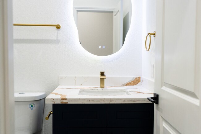 Building Photo - 5018 Dieppe St