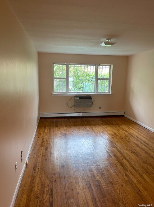 Foto del edificio - 36-14 195th St