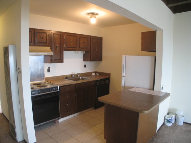 Building Photo - 100 Portola Dr