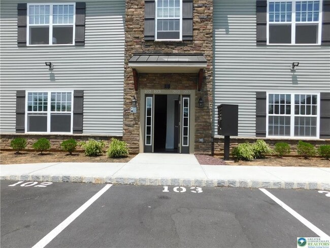 Building Photo - 2321 Linford St