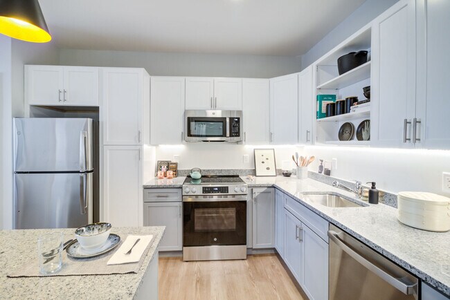 Building Photo - Cadence on Canal