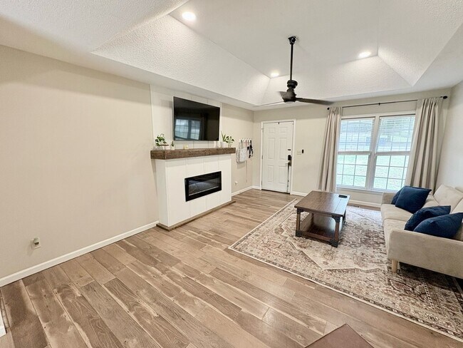 Foto del edificio - 415 Mayfield Dr