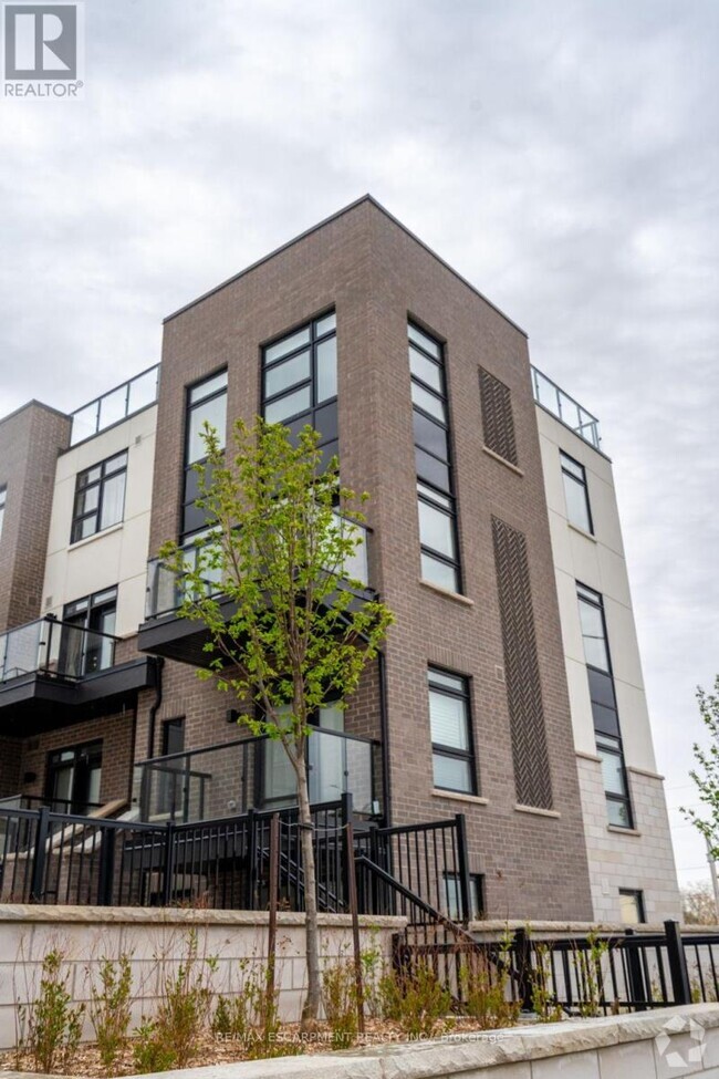 Building Photo - 1585-1585 Rose Way