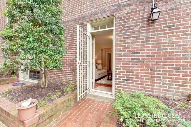 Foto del edificio - 2410 20th St NW