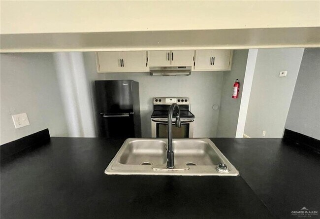 Foto del edificio - 12 Westgate Dr