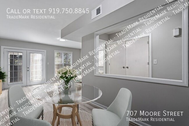Building Photo - 707 S Moore St