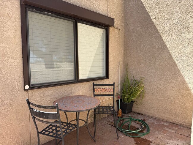 Building Photo - Spacious 3 Bed/5 Bath Townhouse in Gated Community! TWO WEEKS FREE RENT!!