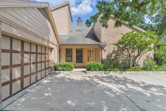 Building Photo - 15175 Diana Ln