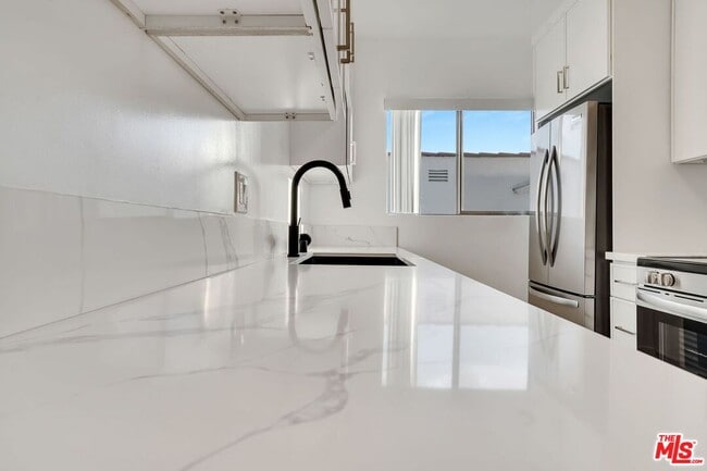 Building Photo - 220 S Gale Dr