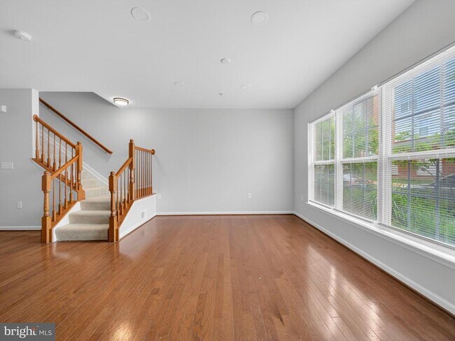 Foto del edificio - 6055 Wicker Ln