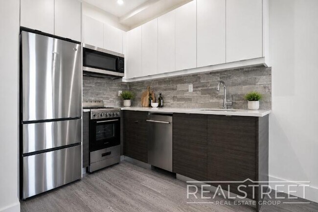Foto del edificio - NEW 1 Bed in Prospect Park South!
