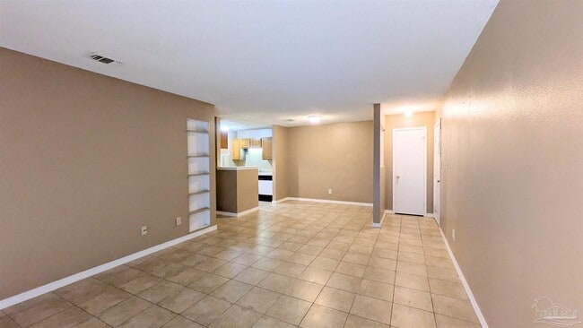 Building Photo - 8160 Stonebrook Dr
