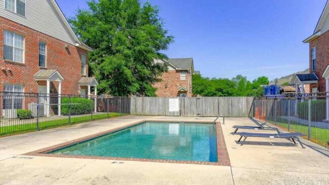 Photo - 4625 Burbank Dr Apartment