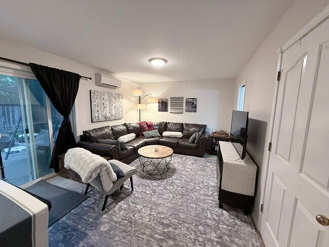 Foto del edificio - 3221 Mayfair Dr SW