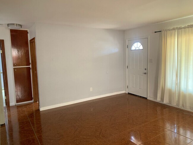 Building Photo - Charming 4-Bedroom, 2-Bathroom Home for Rent in Encanto