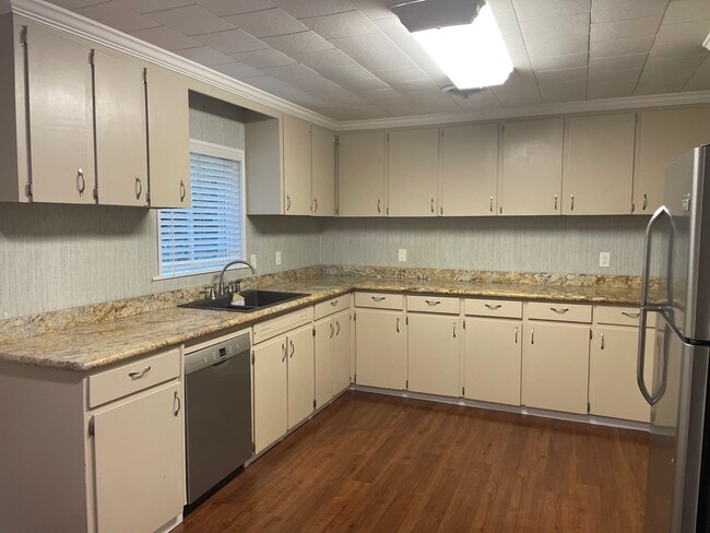 Foto del edificio - 6220 Ridge Rd