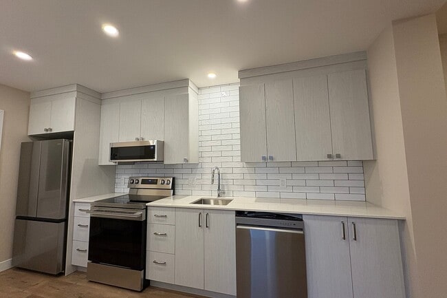 Building Photo - 284 Turgeon St