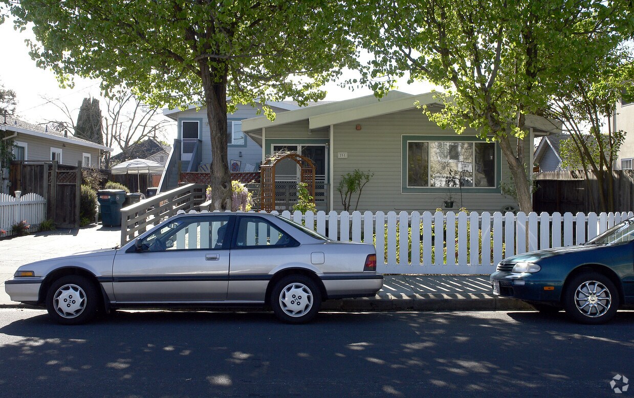 Building Photo - 251 Jackson Ave