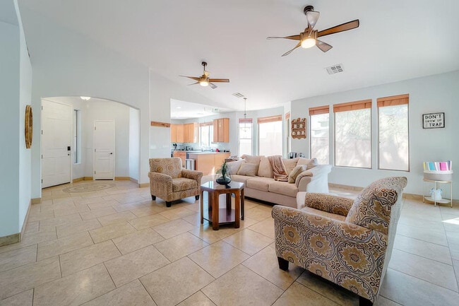 Building Photo - 1549 E Judi Dr