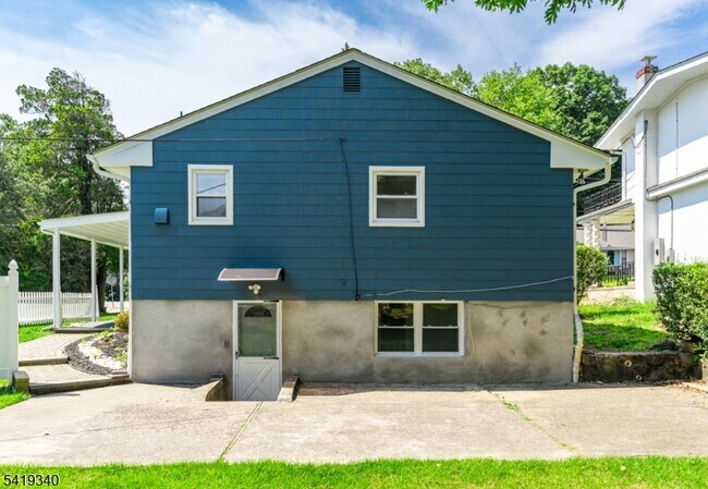 Building Photo - 80 White Meadow Rd