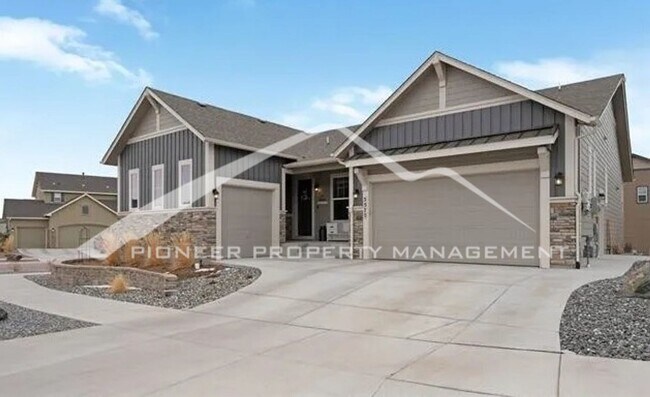 Building Photo - Elegant Ranch-Style Home with Main Floor M...