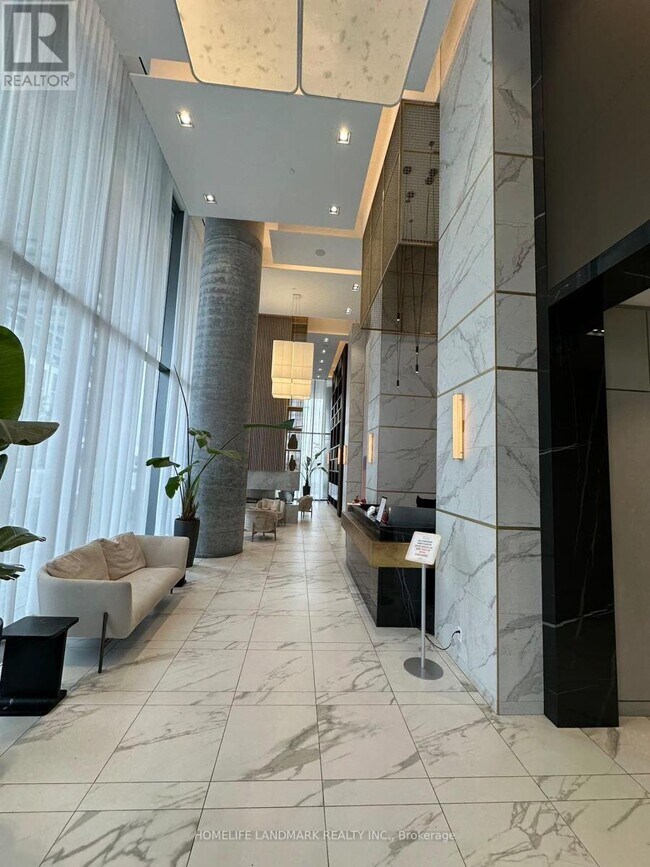 Photo du bâtiment - 950-3950 Portage Pkwy