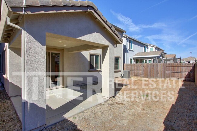 Foto del edificio - Like new! Stunning 4 bedroom Roseville hom...
