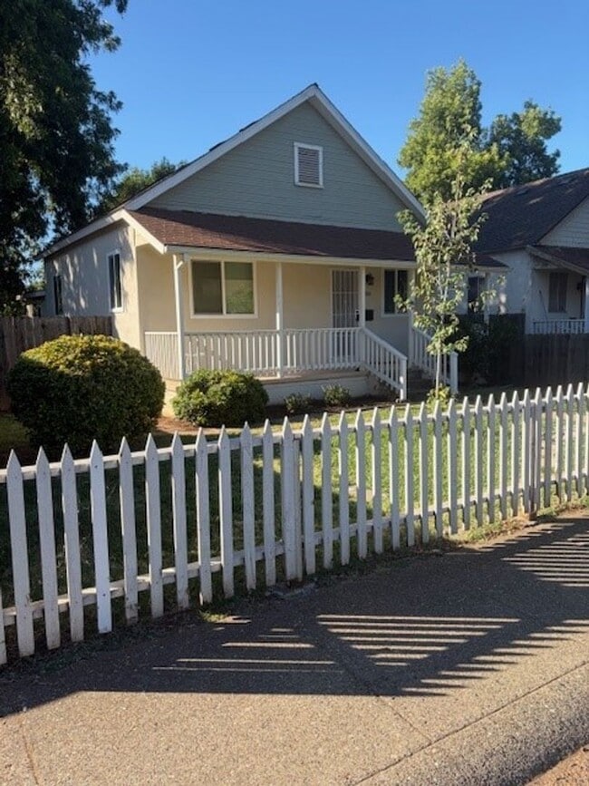 Building Photo - 803 Natoma St
