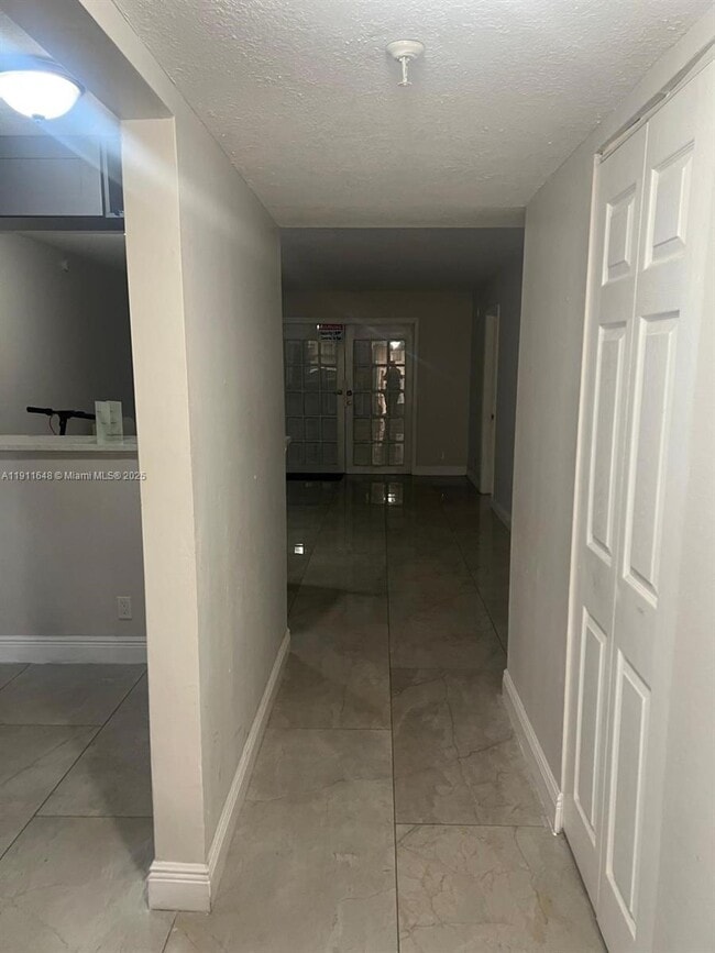 Foto del edificio - 4760 Lucerne Lakes Blvd W