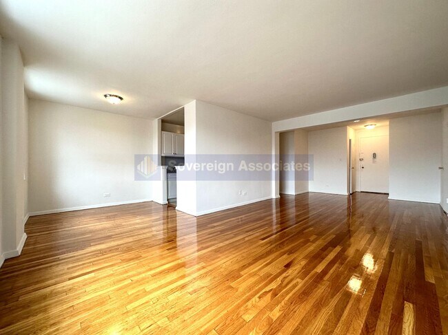 Foto del edificio - 3555 Oxford Avenue