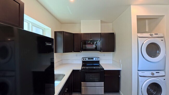 Building Photo - New 2 Bed Home |  $99 Deposit | Pet Ok - 2 Car Parking
