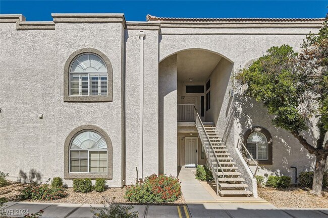 Building Photo - 3125 N Buffalo Dr
