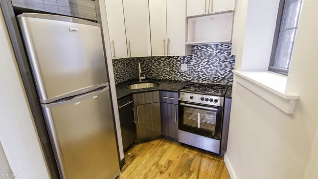 Building Photo - 1 br, 1 bath Apartment - 381 S 3rd St Unit 2R