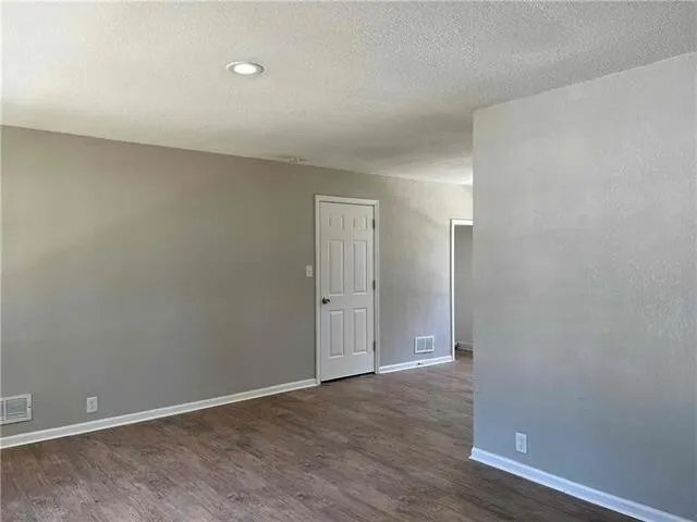 Foto del edificio - 11117 Bristol Terrace