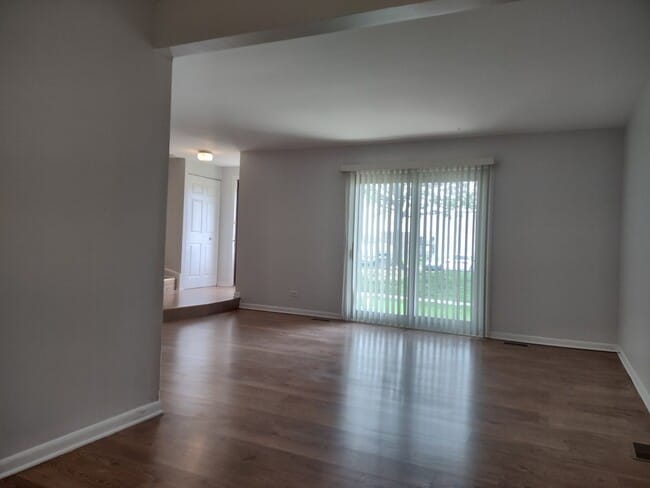 Building Photo - 2226 COUNTRY CLUB Dr