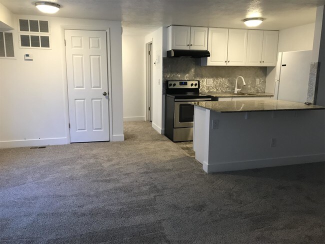 Building Photo - 4005 S 300 E