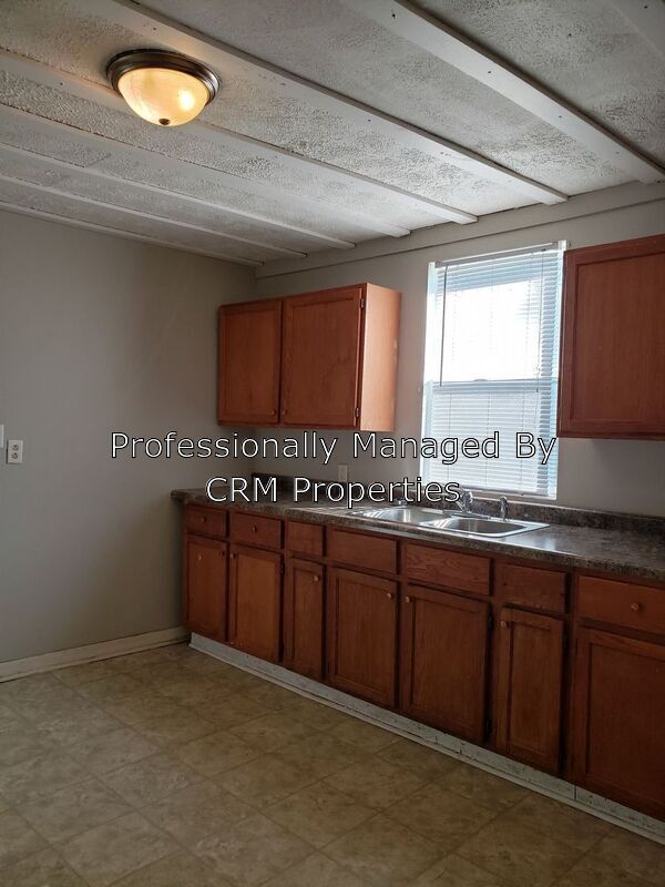Building Photo - 1810 N Market St