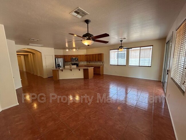 Building Photo - 12407 N 149th Dr
