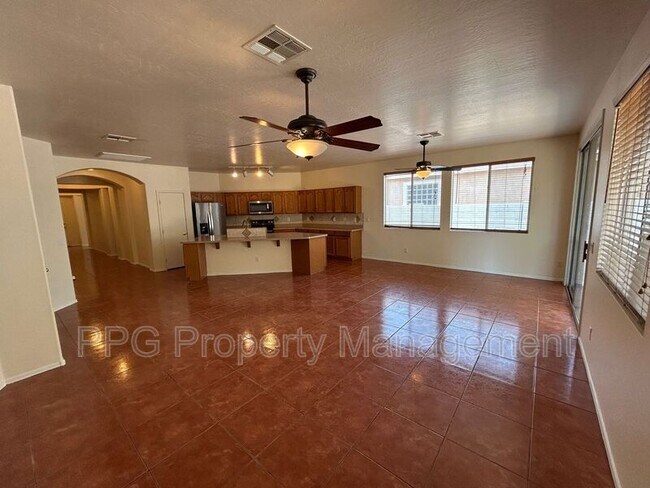 Foto del edificio - 12407 N 149th Dr