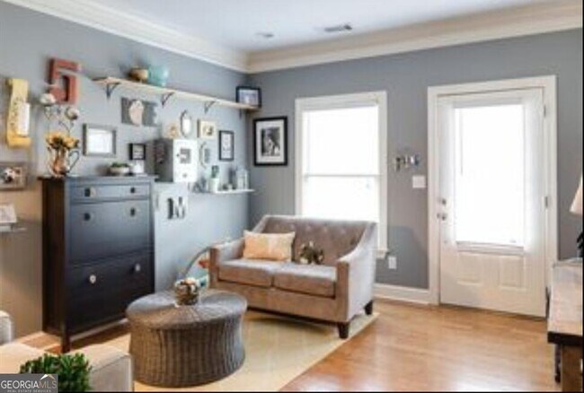 Foto del edificio - 658 Irwin St NE
