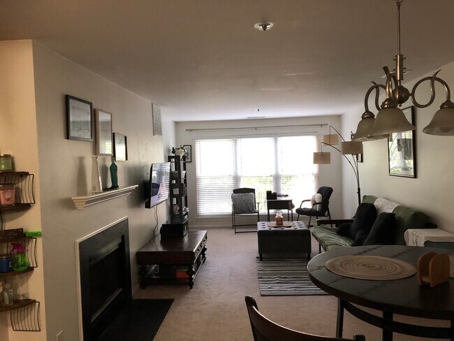 Photo - 240 S Reynolds St Apartment