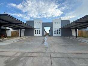Building Photo - 14 Rosewood Ln