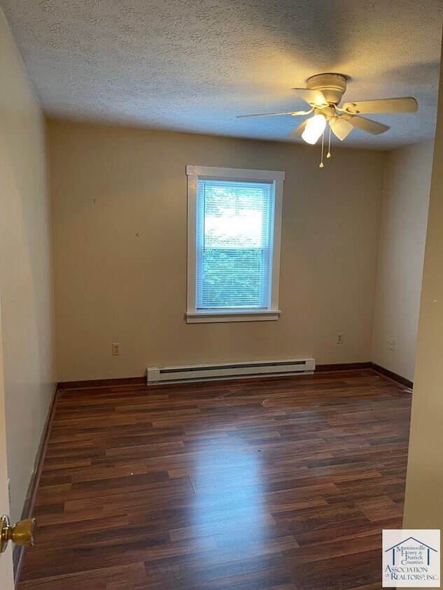 Building Photo - 391 Colonial Dr
