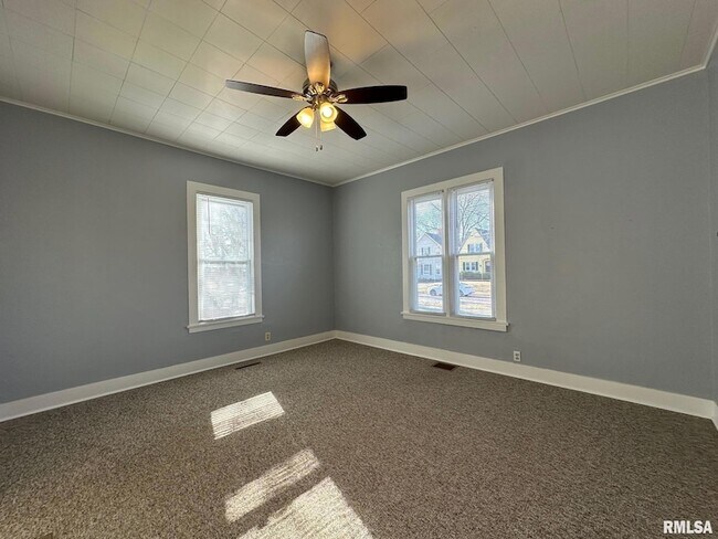 Building Photo - 146 N State St