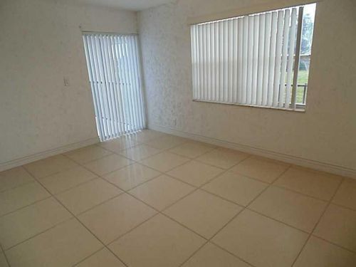 Foto del edificio - 9182 NW 40th St